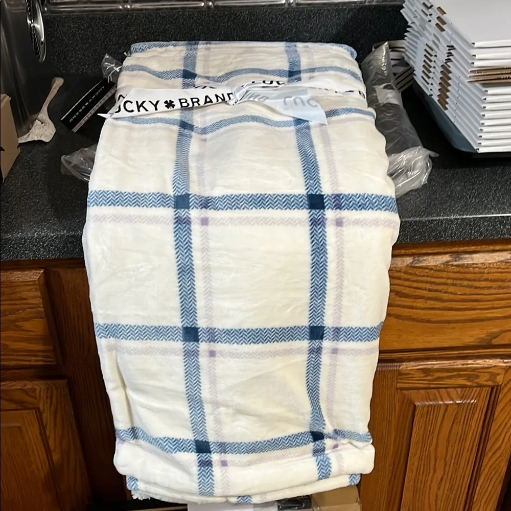 Lucky Brand Sherpa Plaid Cozy Plush Blanket Microfiber Throw for Luxurious - Picture 2 of 7